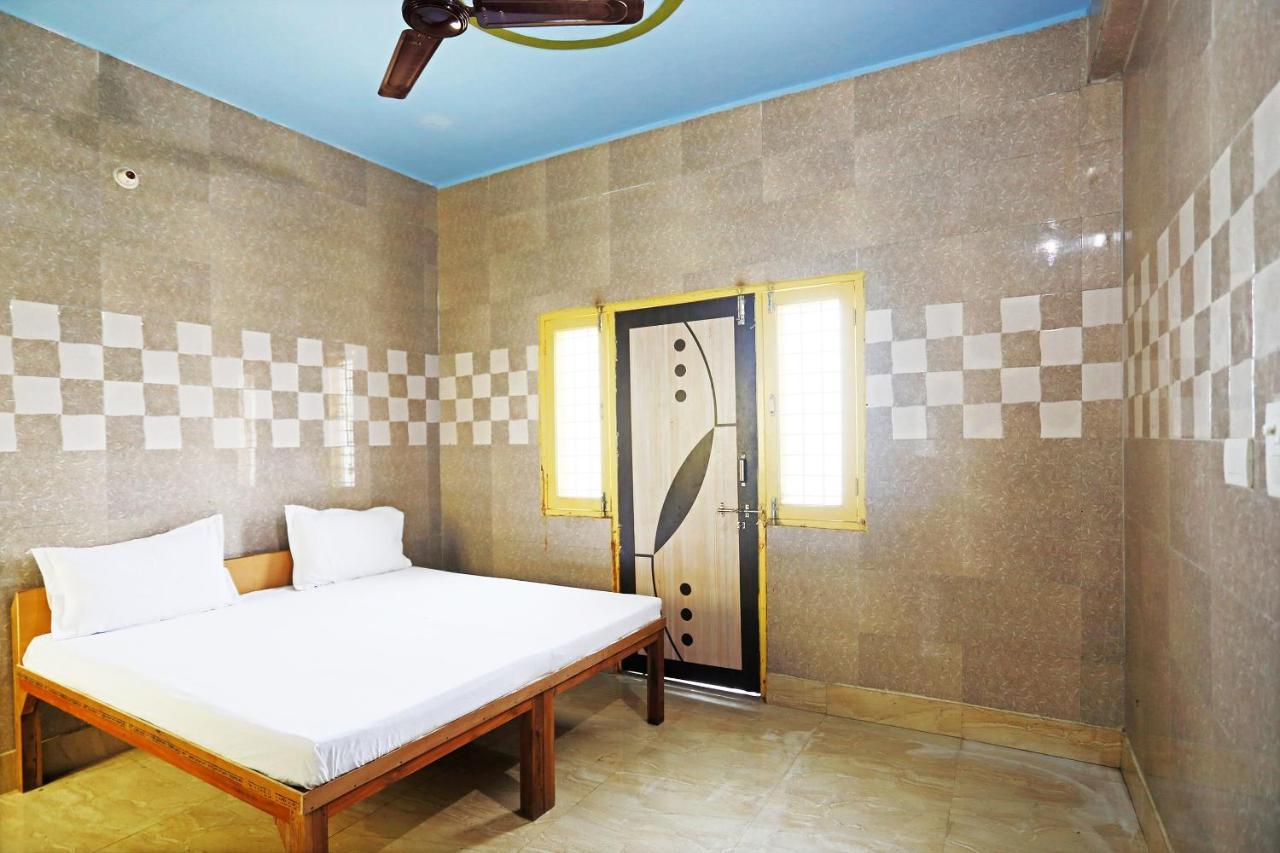 Oyo 44361 Shri Lajjaram Ashram Hotel Vrindāvan Exterior foto