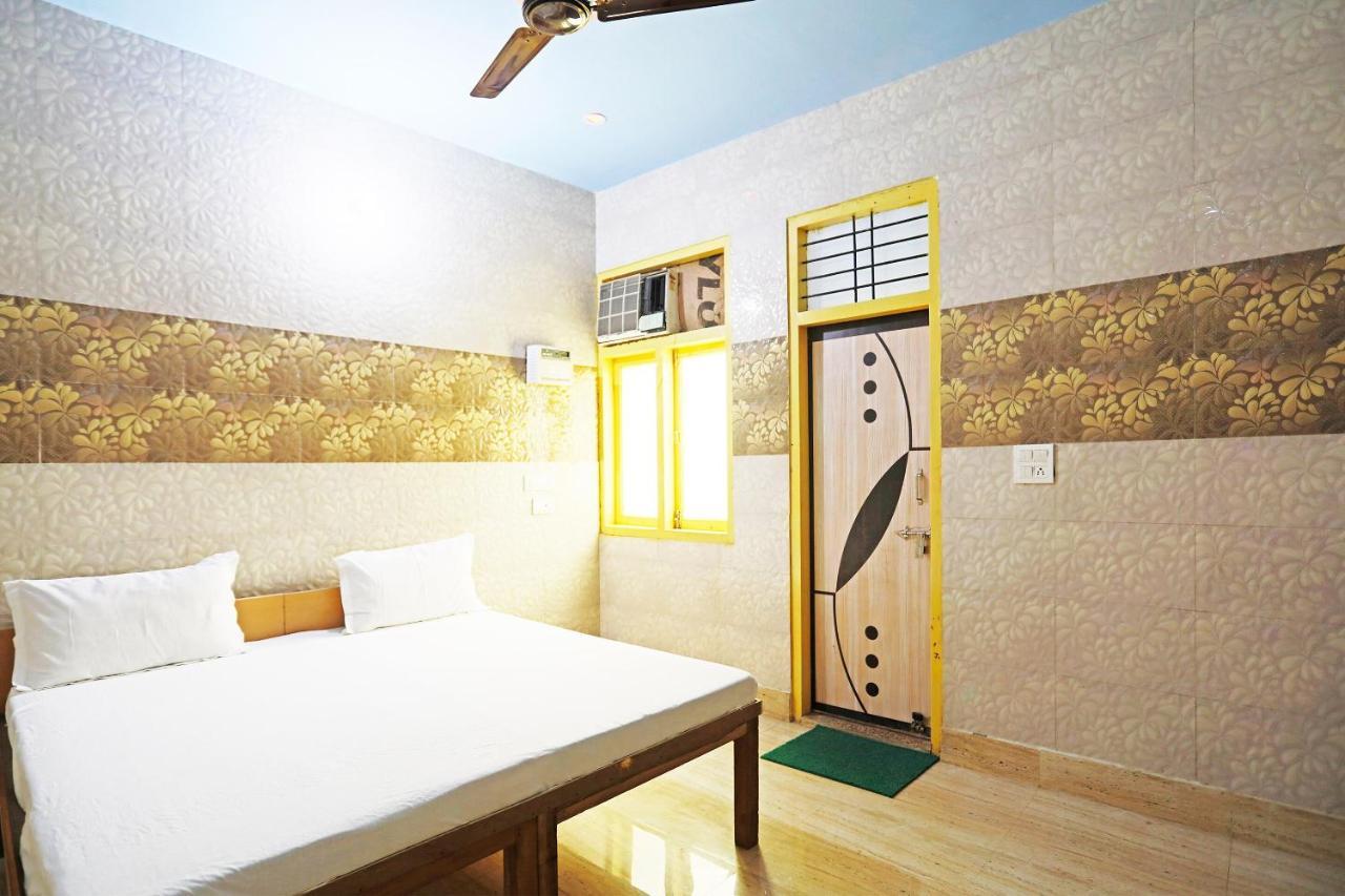 Oyo 44361 Shri Lajjaram Ashram Hotel Vrindāvan Exterior foto